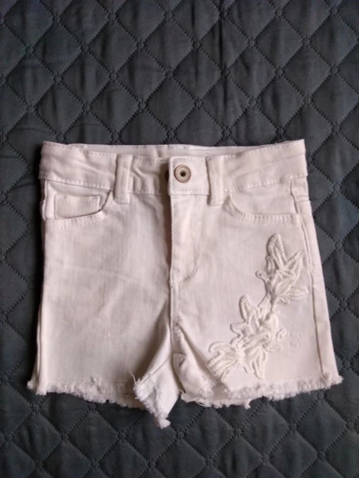 Short, neuf,taille 3 ans