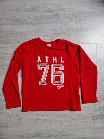 Sweat rouge Decathlon neuf 8 ans