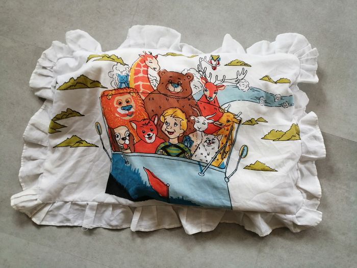 couette ou couvre lit et oreiller imprimé