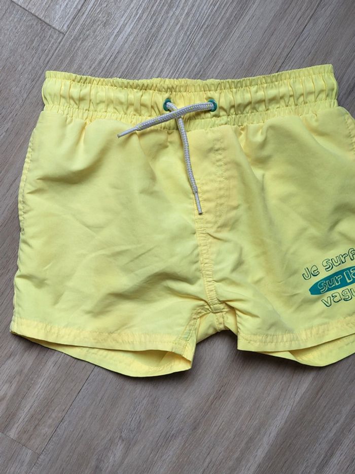 Short de bain jaune