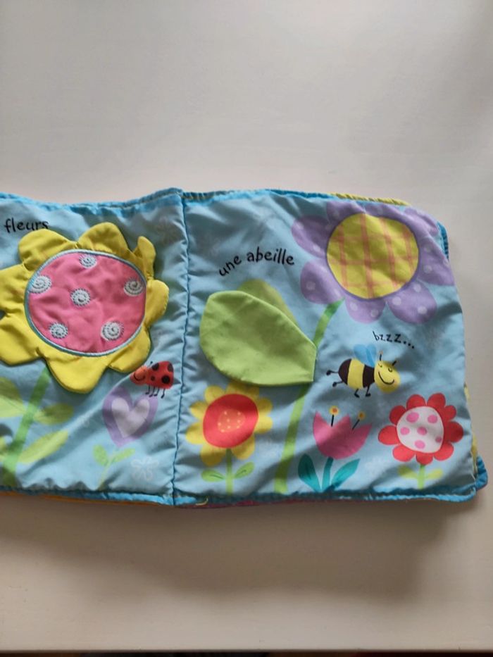 Livre en tissu - photo numéro 2