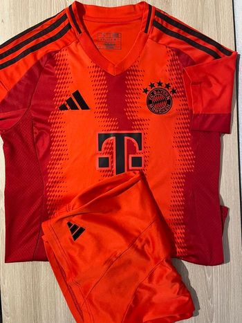 🔴 Ensemble Maillot + Short Bayern Munich – Rouge – Taille S – Neuf