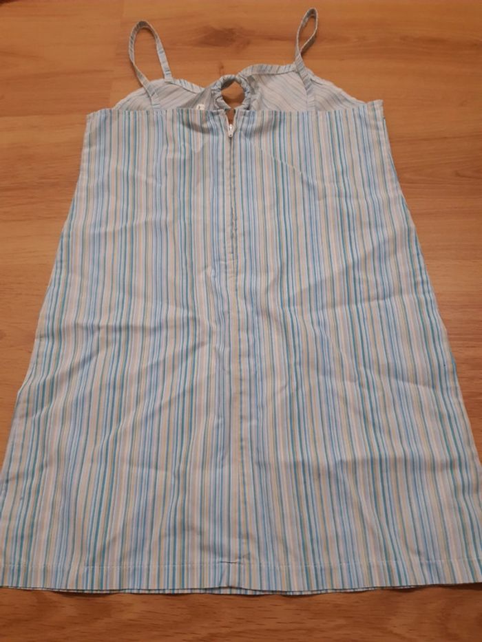 Robe taille 8 ans mais taille petit - photo numéro 2