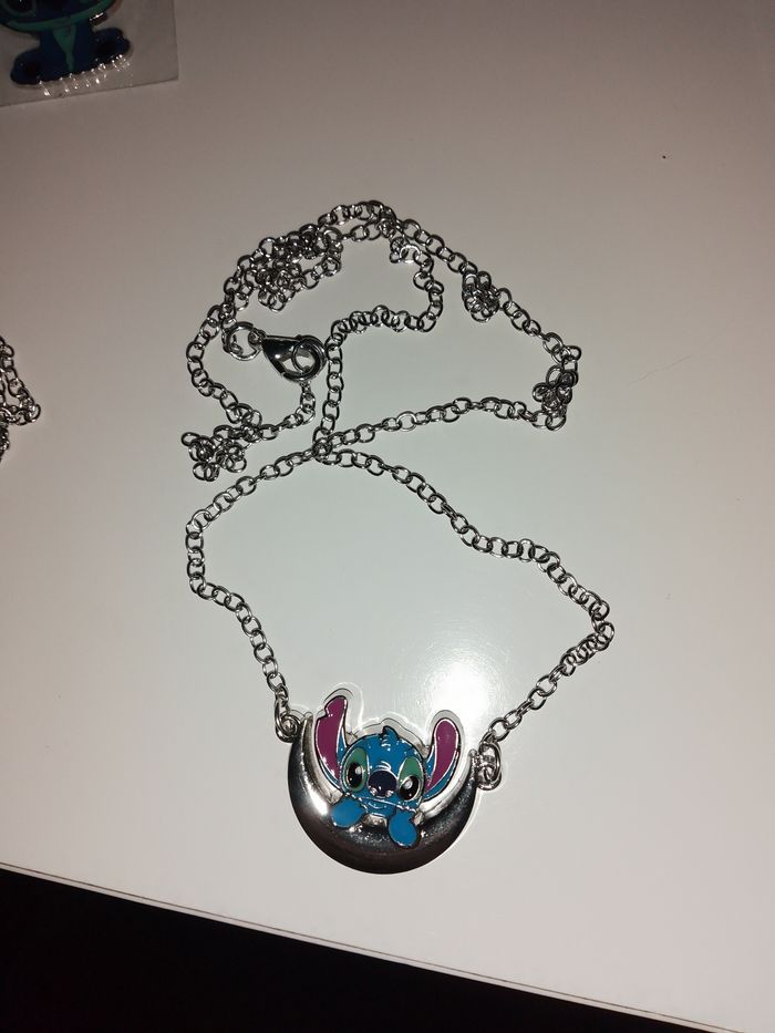 Beau collier stitch neuve Disney