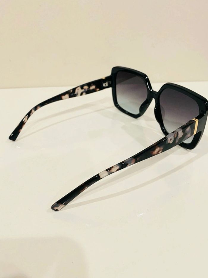 Lunette de soleil femme carrée noire bras léopard UV protection catégorie 2 - photo numéro 6