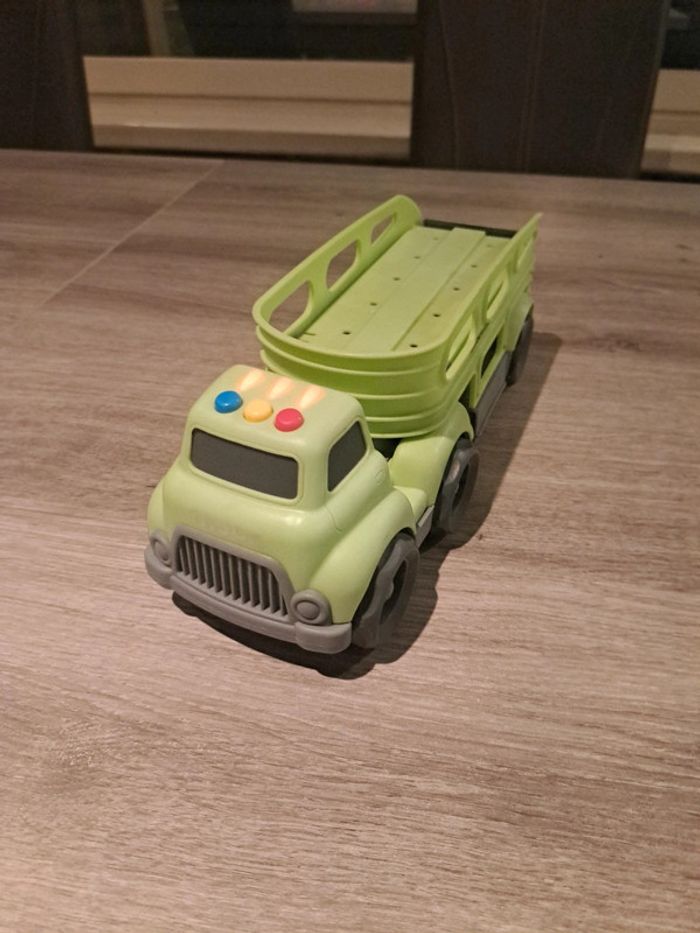 Camion qui fait du bruit - photo numéro 2