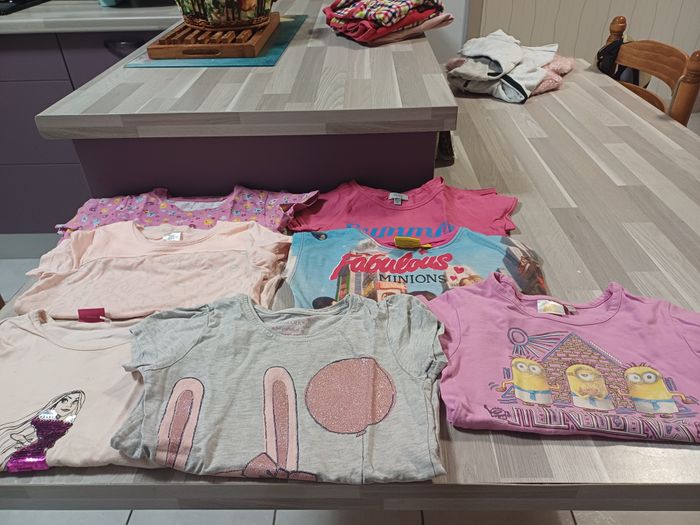 7 tee shirts filles Taille 5 ans