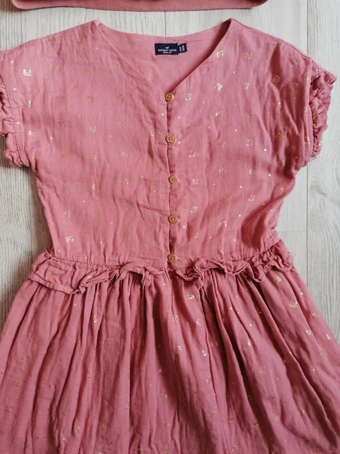 Ensemble Sergent Major 
Thème Mon voisin perroquet 
Taille 10 ans
Très bon état - photo numéro 3