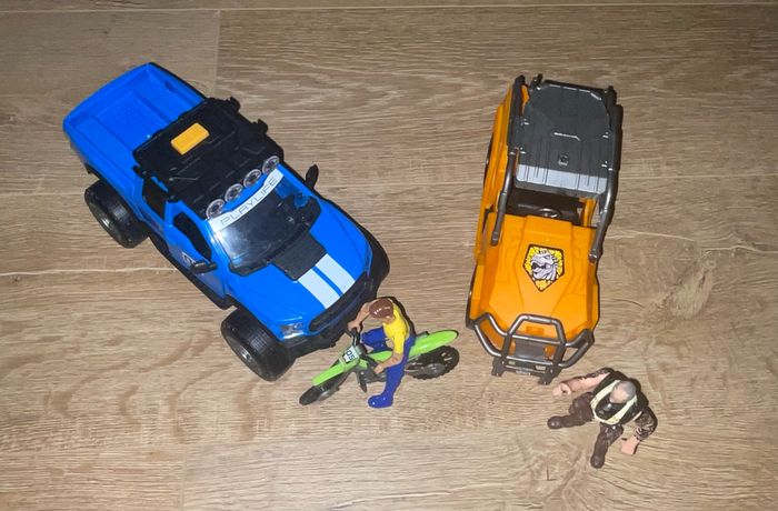 Lot voiture et figurine - photo numéro 2