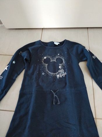 Robe sweat Disney neuve juste lavée taille 5 -6ans