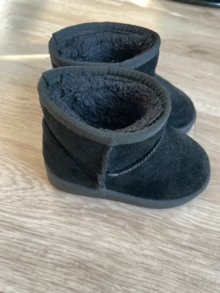 Bottines bébé hiver taille 22 - photo numéro 2