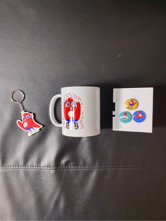 Set coffret cadeau mascotte JO jeux olympiques paris 2024 3 magnets 1 tasse mug 1 porte-clé - photo numéro 4