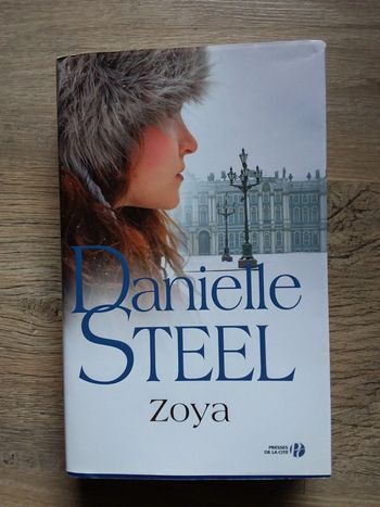 Livre Danielle Steel "Zoya"