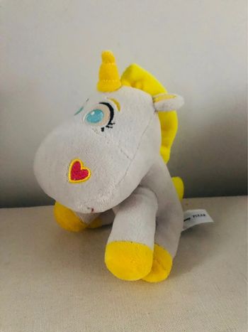 Peluche disney pixar bouton d’or licorne