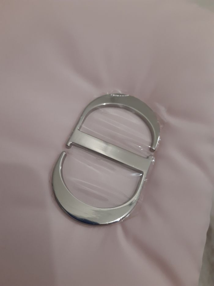 Dior Pink Puffy Pouch with Silver Dior Logo - photo numéro 3