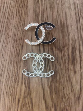 Lot deux pin’s pour crocs en acier 