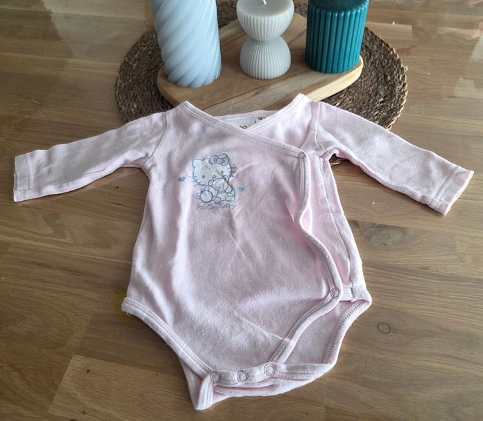 Bodie hello kitty 6 mois