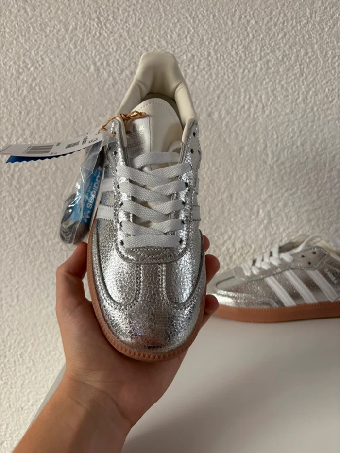 Baskets Adidas Samba Argentée  taille 41 - photo numéro 4