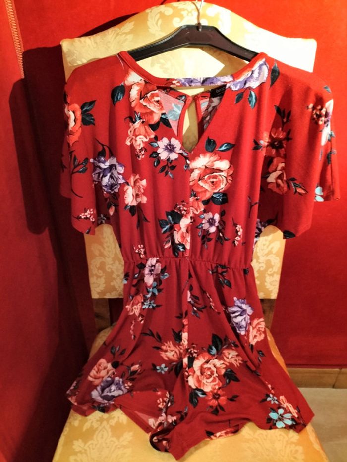 Combishort rouge col V - motif fleurs