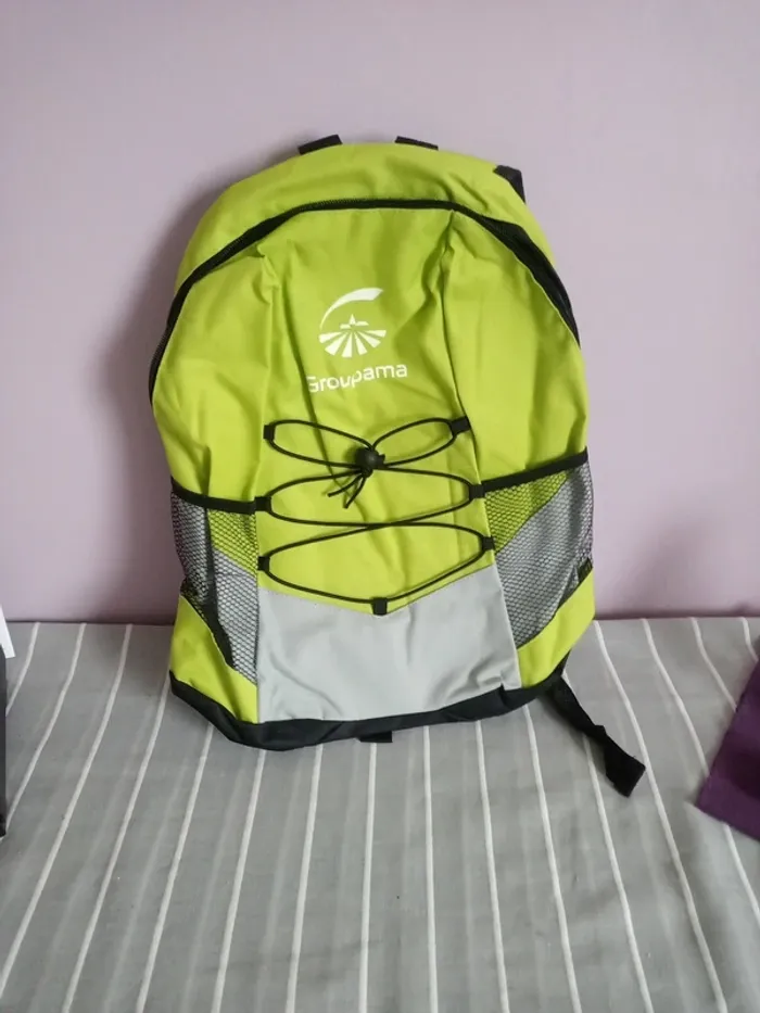 Sac à dos vert et gris