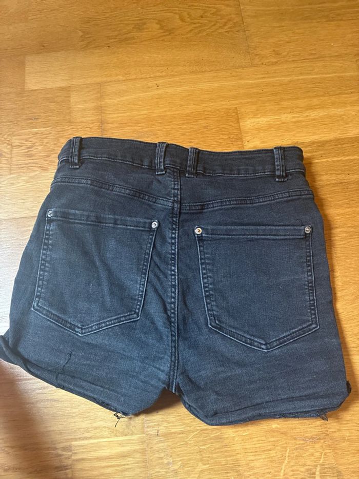 Short noir - photo numéro 4