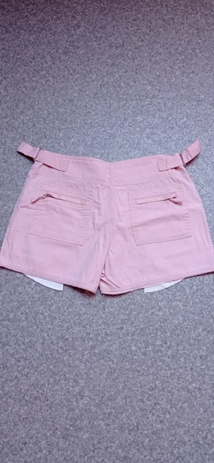 Short rose femme taille 38
Très bon état - photo numéro 3
