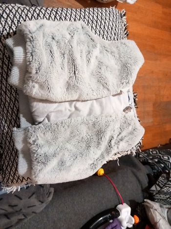 Gilet fausse fourrure noukie's taille 12mois 80cm