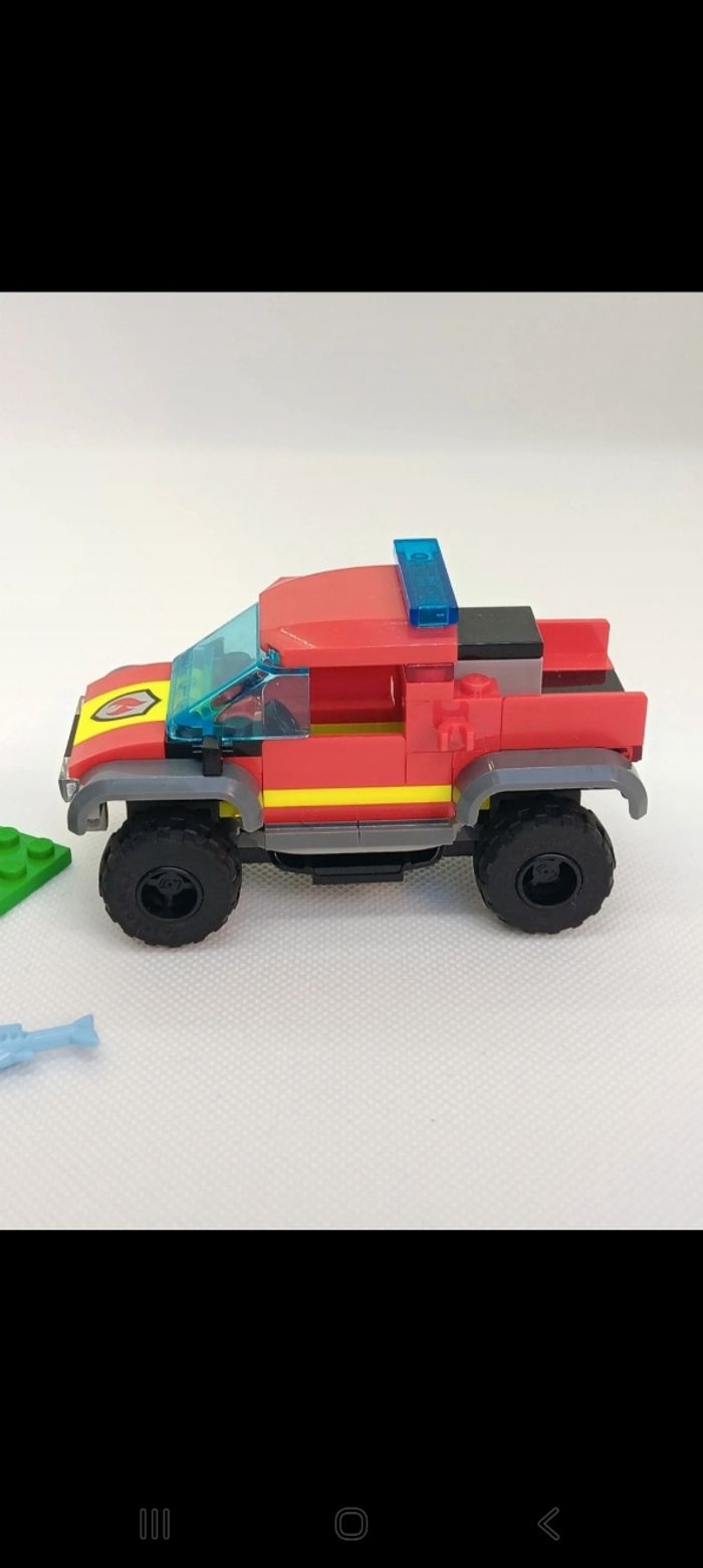 Figurine LEGO City 60393 Sauvetage en Tout-Terrain des Pompiers
Complet - photo numéro 5