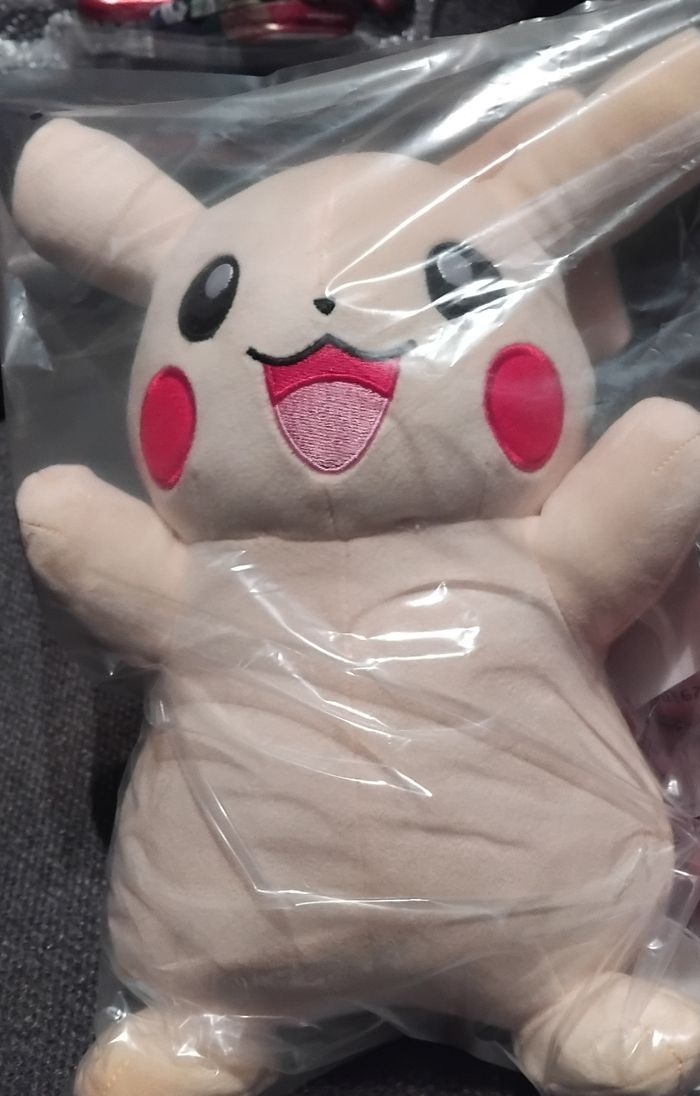 Peluche pikachu 33cm modèle 2026