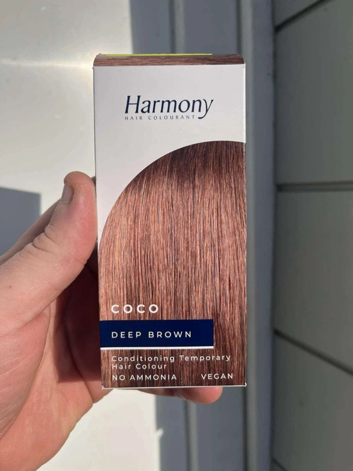 Coloration neuve brun profond