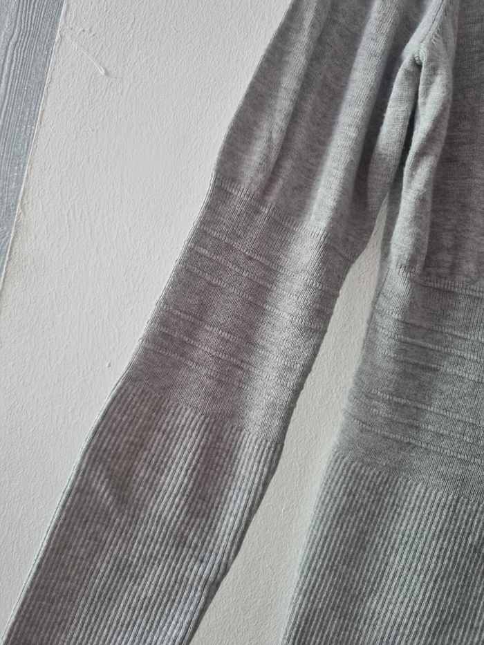 Pull gris col V - photo numéro 4