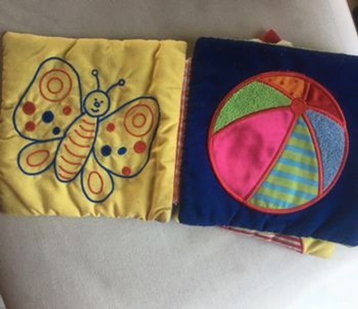 Livre tissu couleurs  bébé - photo numéro 2