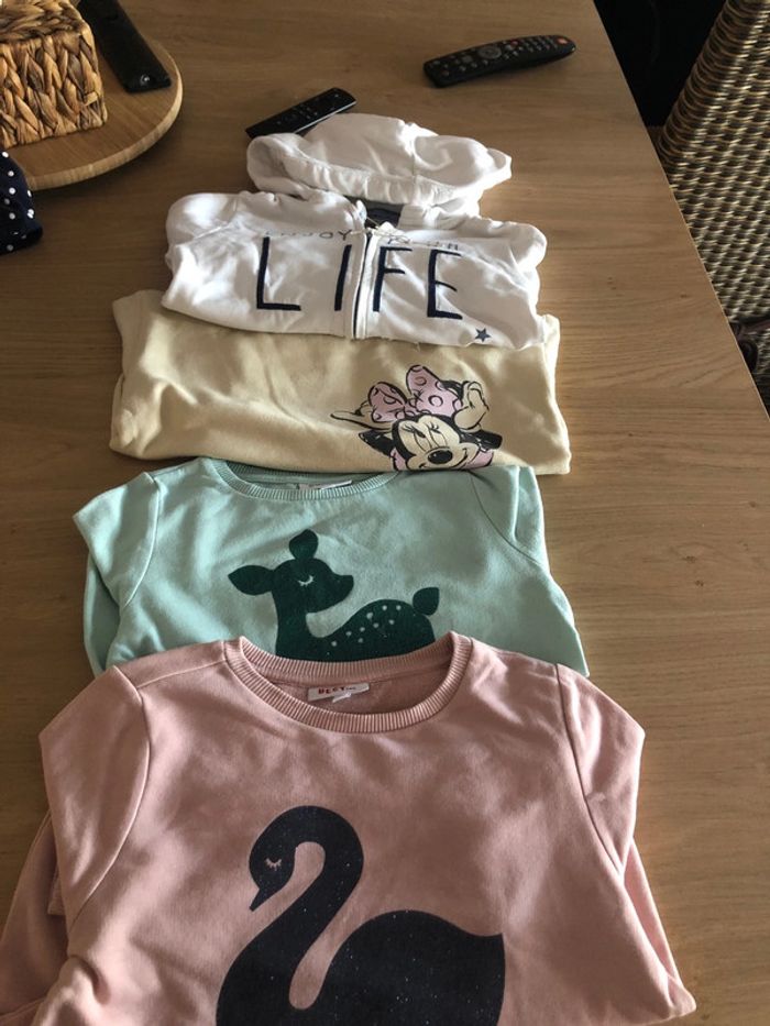 Lot de 3 pulls jbc et un sweat-shirt tao 116