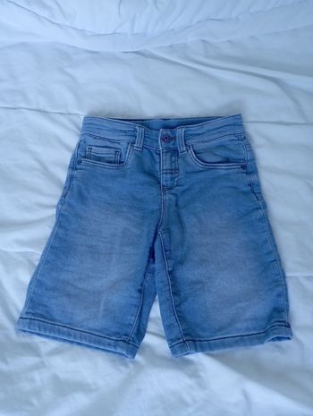 Bermuda bleu en jean C&A 128 cm 3€