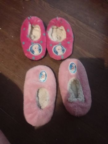Deux paires chaussons la reine des neiges