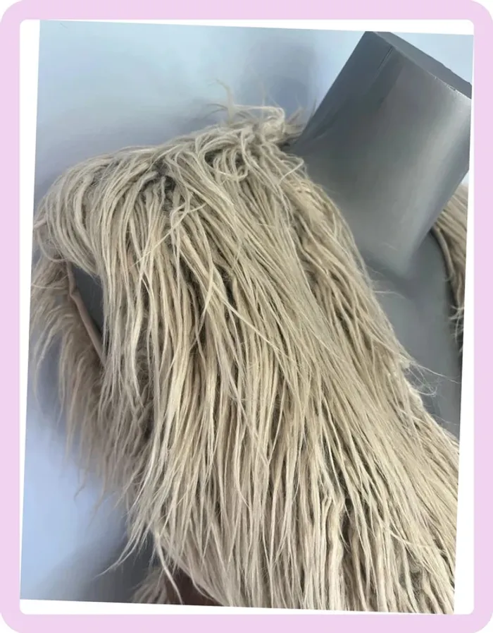 Veste sans manches grise effet poilu – La Fée Maraboutée – Taille 40 - photo numéro 3