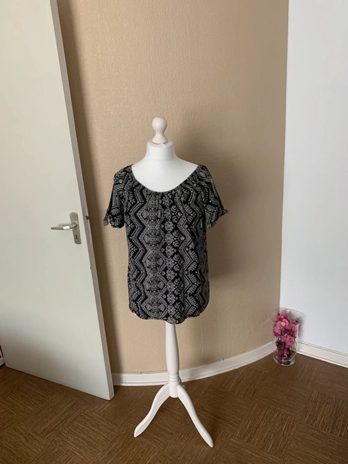 Haut noir motif original C&a t42😺 - photo numéro 2
