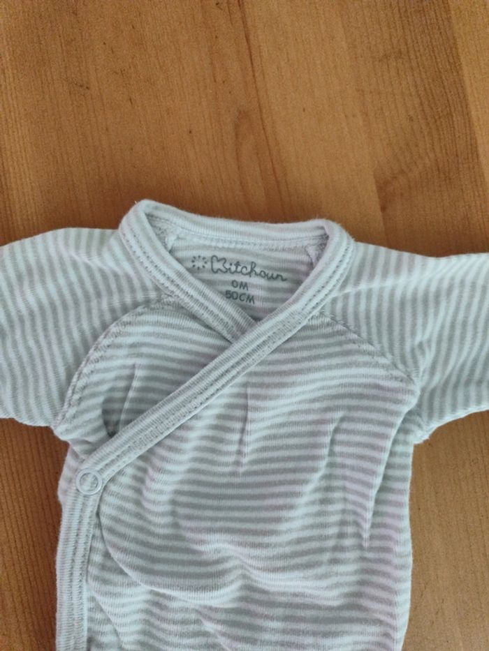 Lot 2 bodies et 1 pyjama Kiabi - photo numéro 13