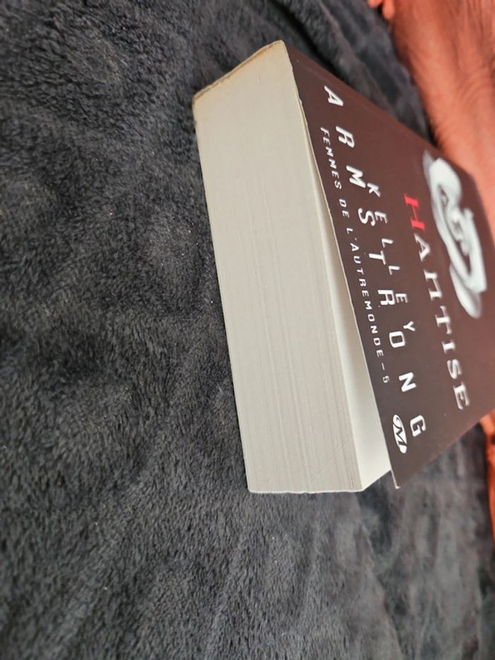 Livre de poche kelley Armstrong hantise - photo numéro 4