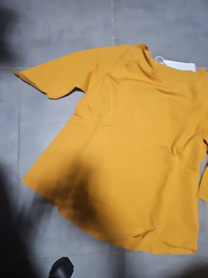 Haut jaune - photo numéro 3