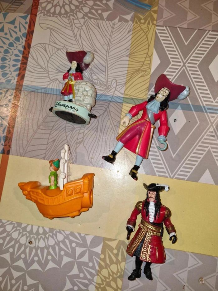 Lot peter pan et capitaine crochet