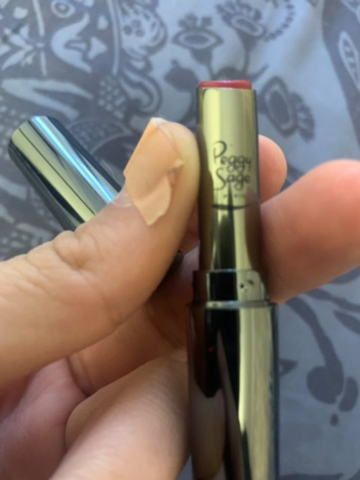 Rouge à lèvre neuf