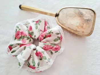 Chouchou fleuri romantique