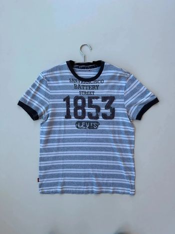 T-shirt Lévis à rayures très bon état taille M