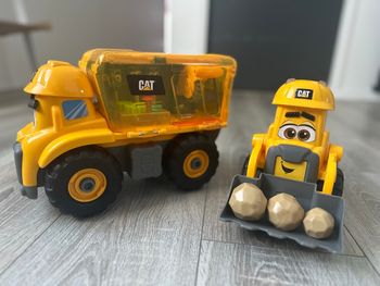 Lot de 2 camions CAT engins de chantier
