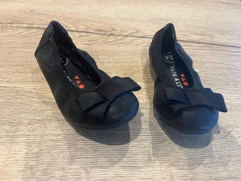 Ballerine noire tape à l’œil à noeud
