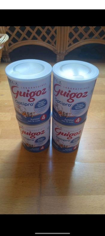 4 boîtes de lait Guigoz optipro 4 
