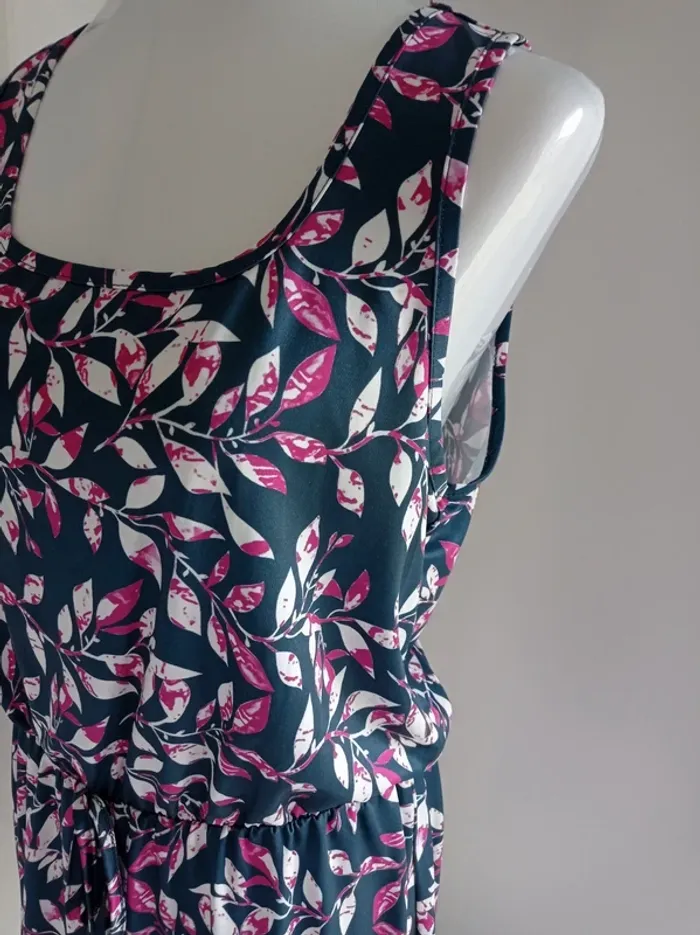 Robe d'été grise avec feuilles fushia et blanches T.M - photo numéro 3