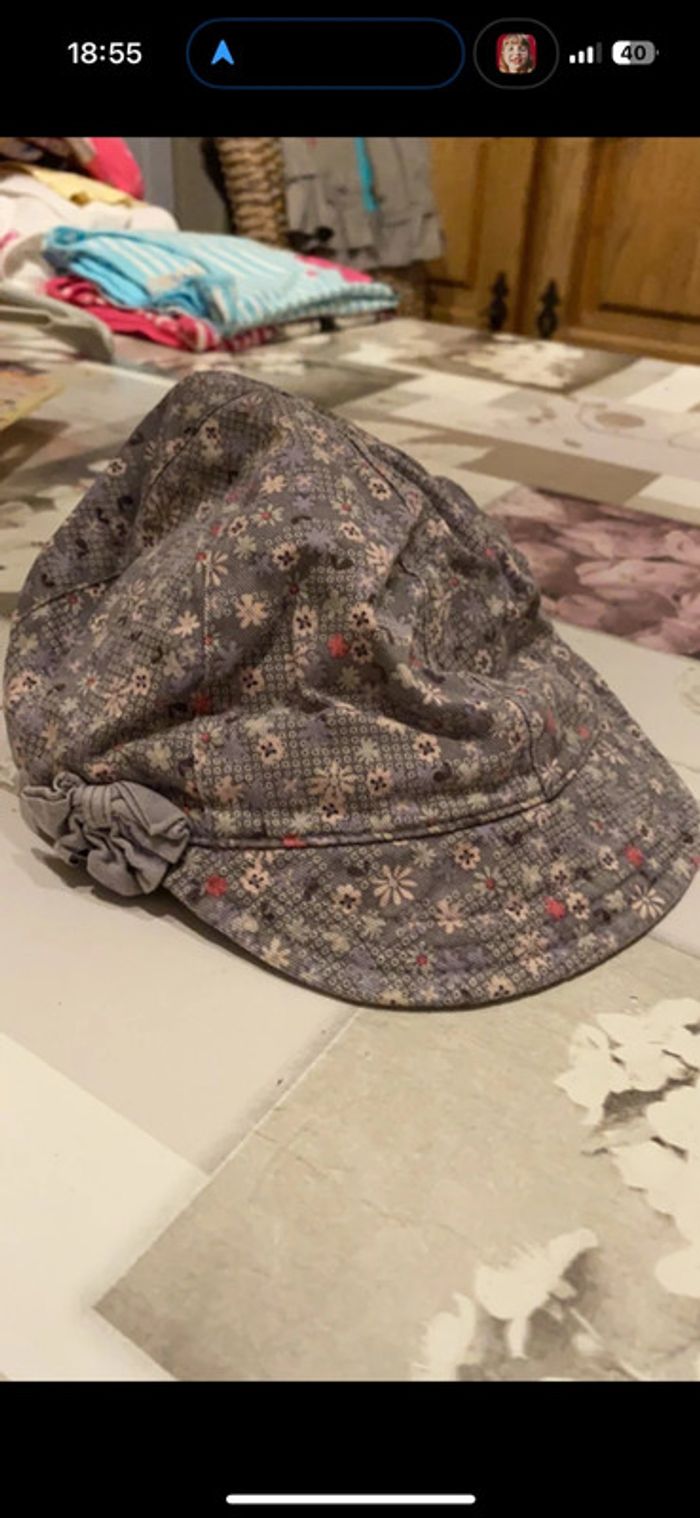 Casquette taille 53 avec fleurs