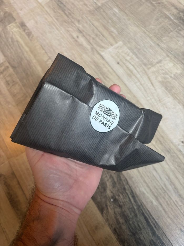 Pièce 2€ commémorative Notre-Dame de Paris 2025 – BE– Tirage limité - photo numéro 8